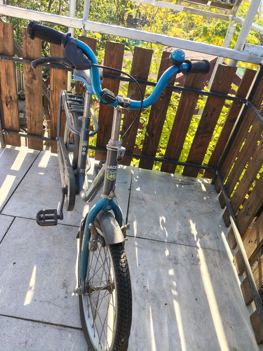 Vând bicicleta cu suspensie