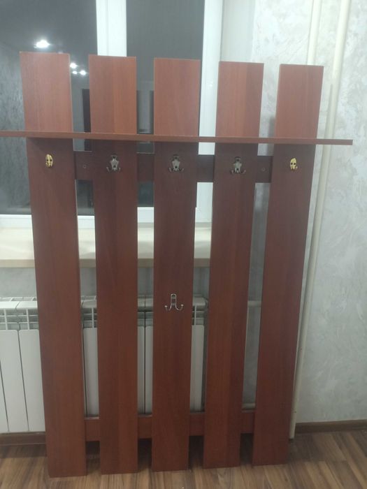 Продается вешалка в прихожую