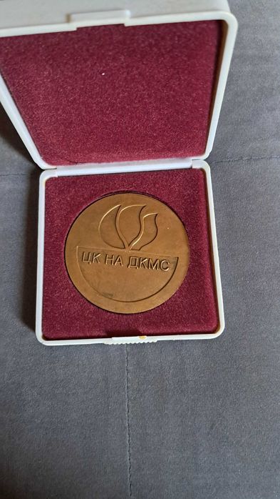 Настольная медаль