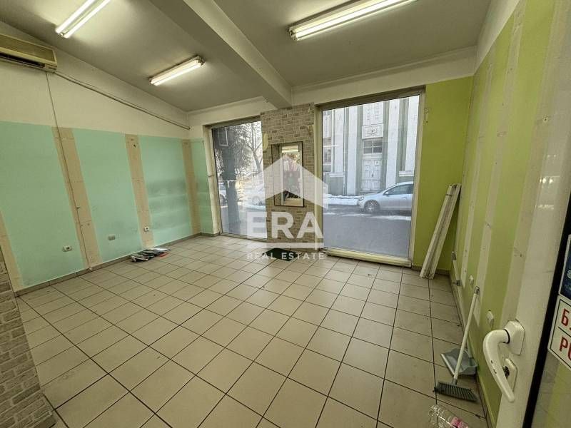 Дава се под наем Магазин в Хасково, Център - 40 кв.м за 112.2 € - Снимка #2