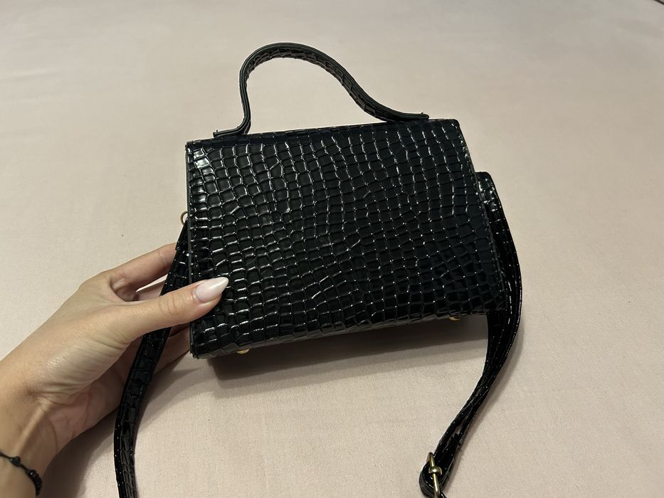 Дамска черна чанта