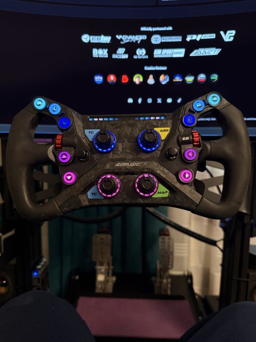 Vand volan Simagic GT Neo in stare foarte buna