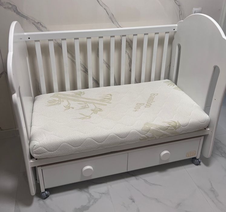 Бебешко легло/креватче с люлеещ механизъм