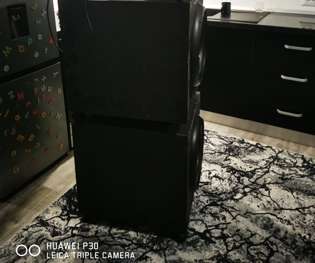 Bass, Subwoofer, Subwoofere x 2  15 inch ( 38 cm )