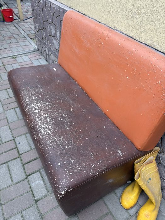 Продам диван оранжевый