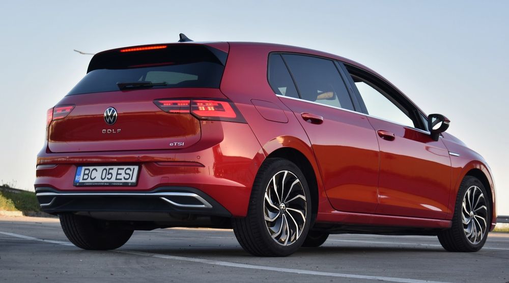 Volkswagen Golf 8 1.5 eTSI DSG | 2023 | 15.000 km | automată Impecabil