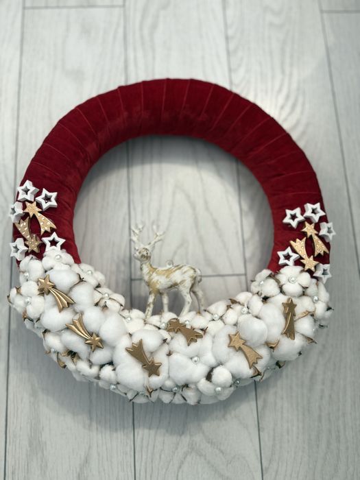Coronita decorativa de Craciun cu catifea rosu cu alb, bumba. Handmade