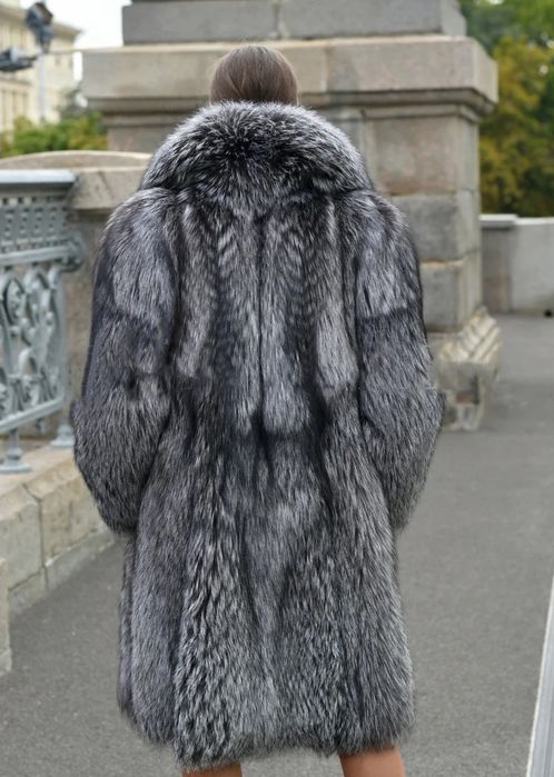 Уникално палто от цели кожи на сребърна лисица-550 лв до края на деня