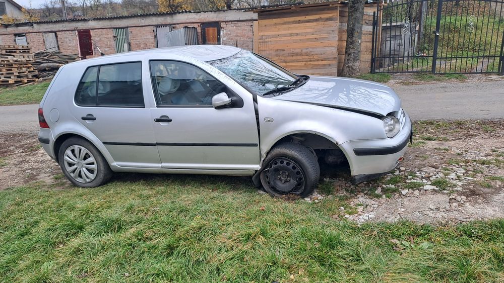 Vand Golf 4 1.4 benzina