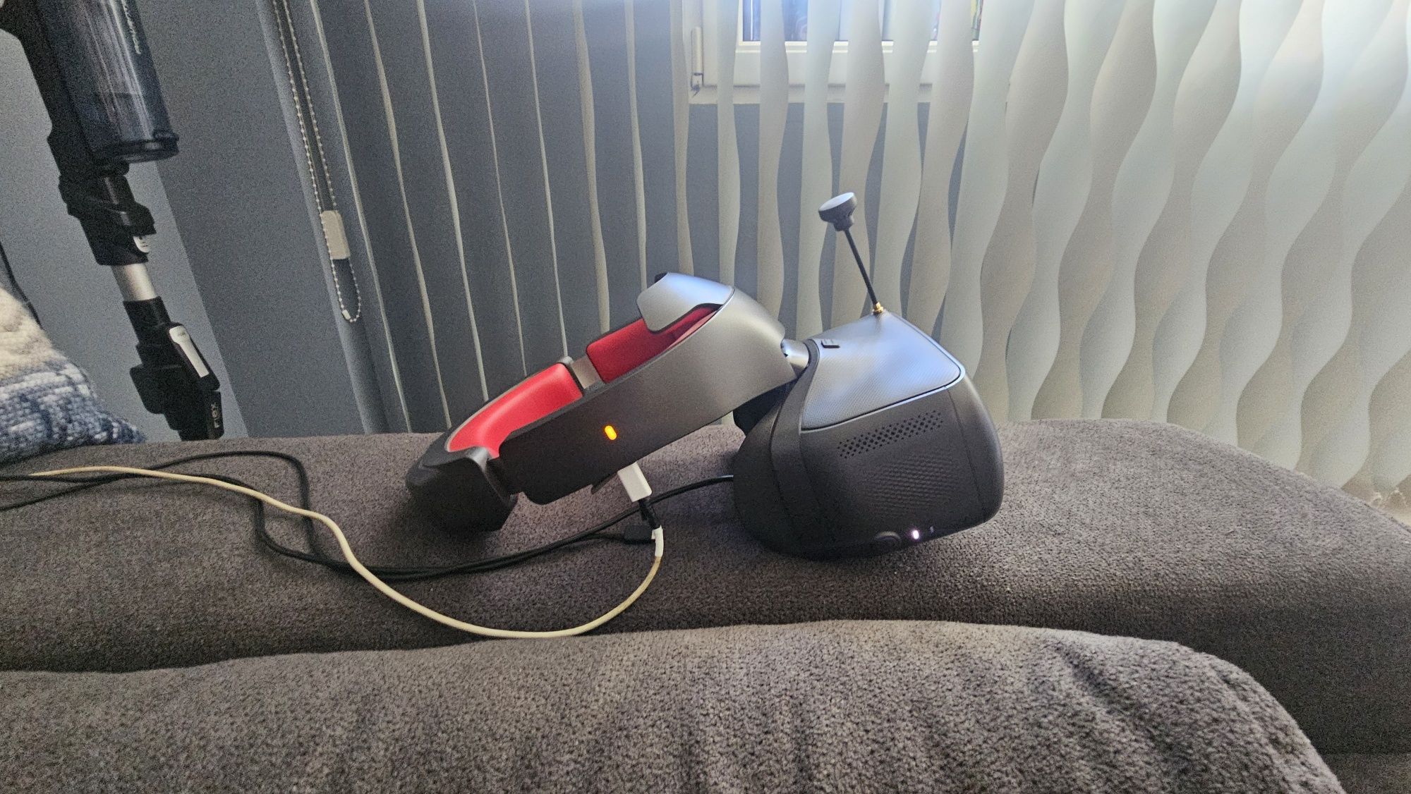 Продавам DJI Goggles Racing edition