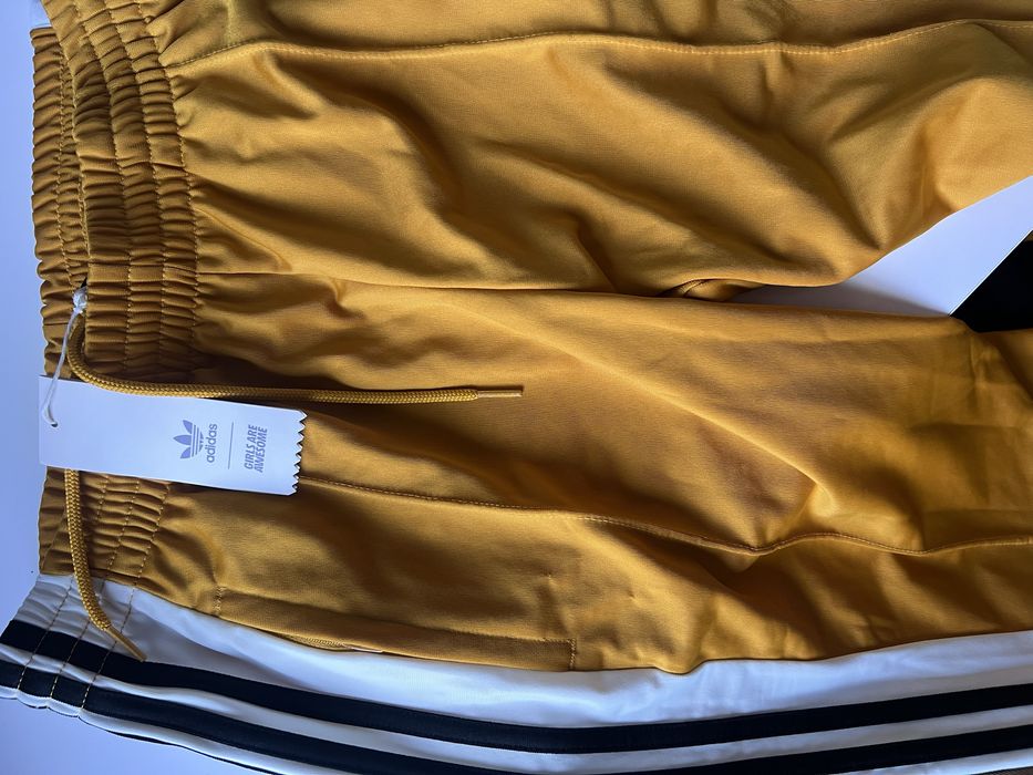 Чисто нови панталони на Adidas