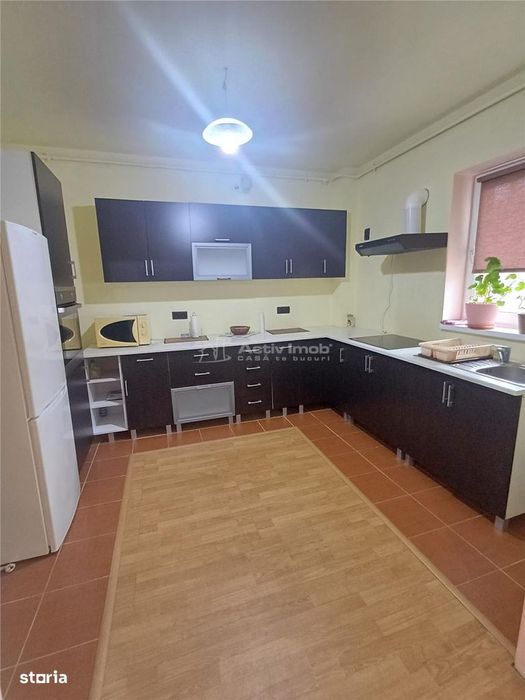 Apartament 3 camere 2 bai 100 mp 2 balcoane de inchiriat
