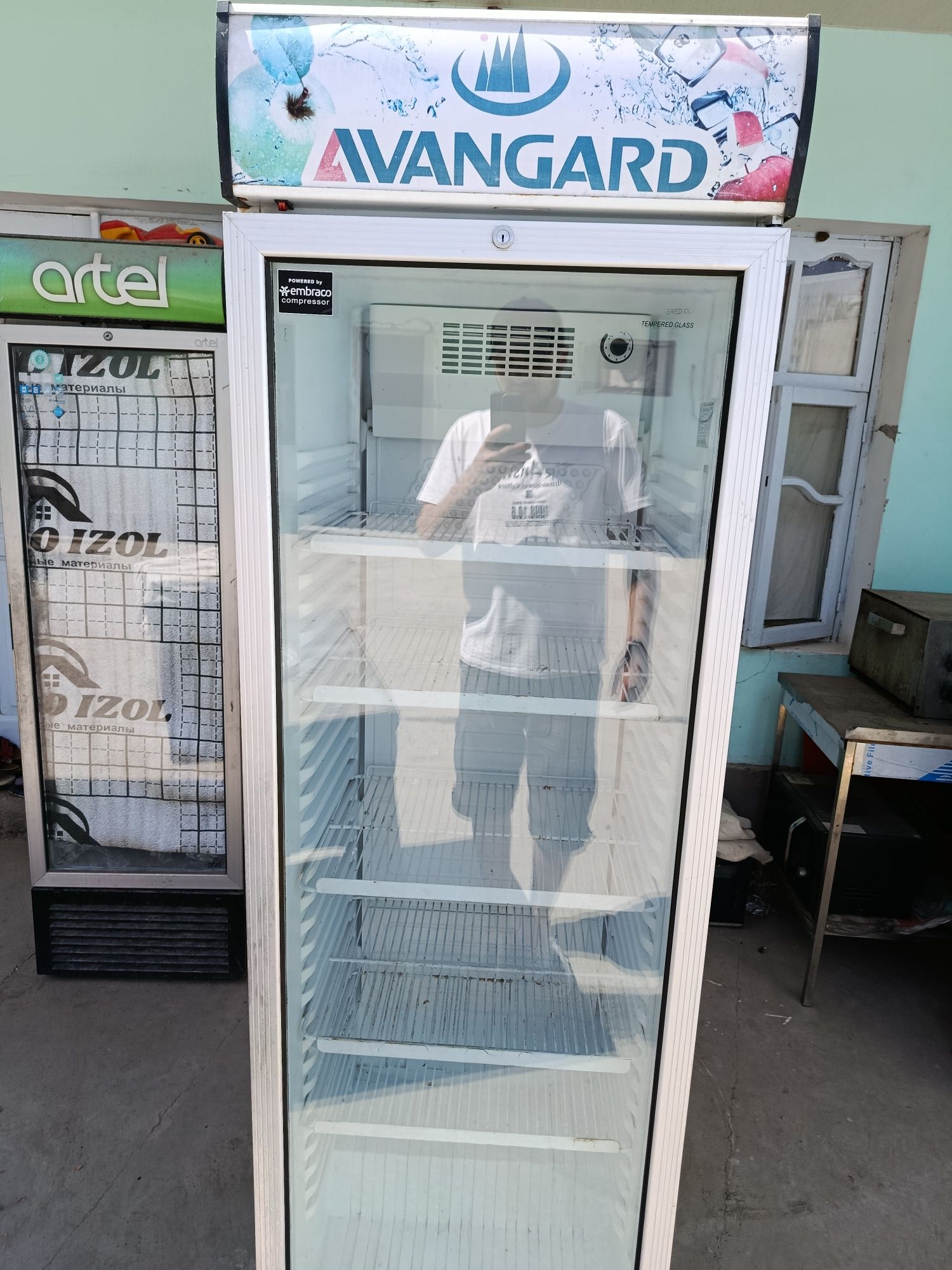 Продается Витринный холодильник Avangard 390L