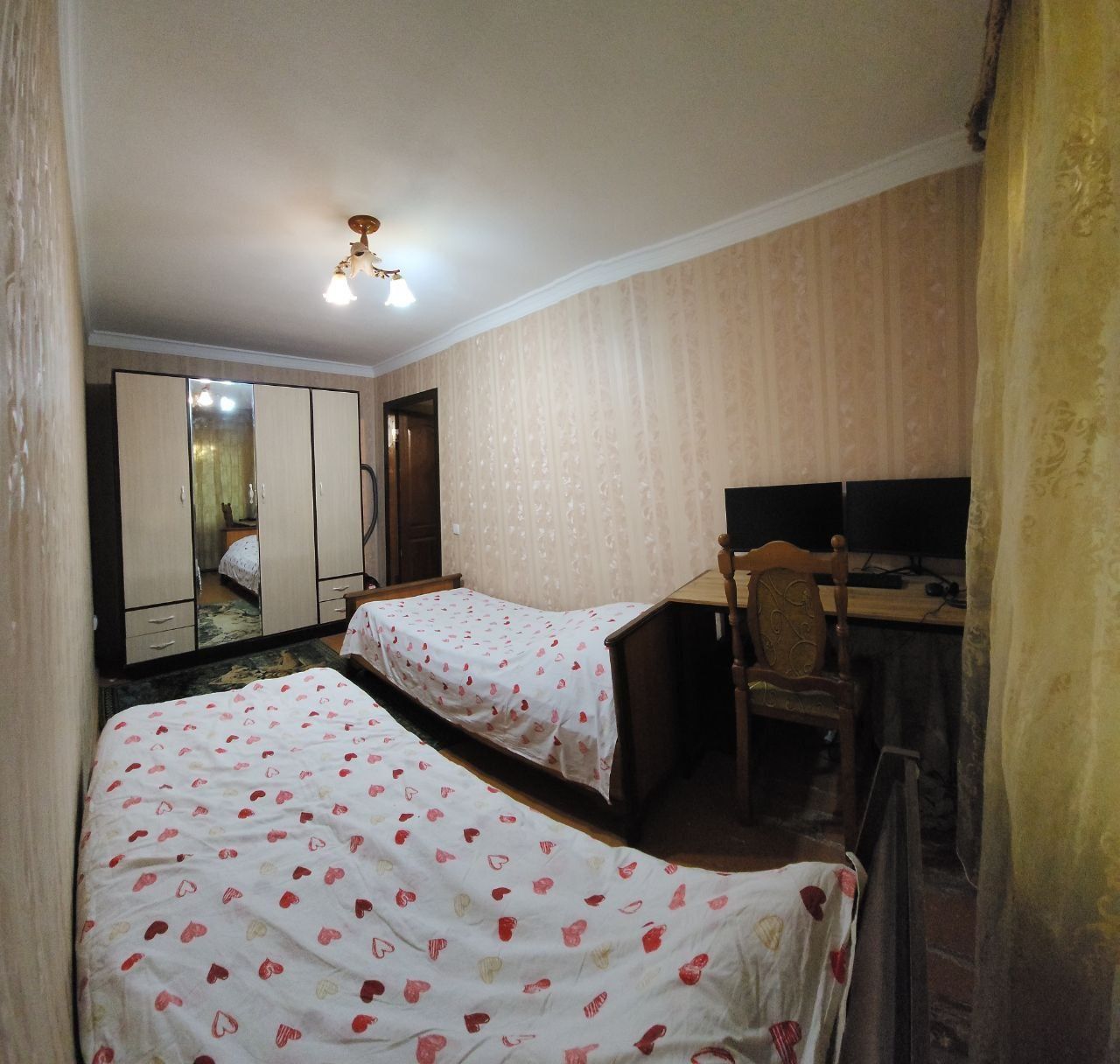 Продам чиланзар 5.  Трёх комнатная.  Балкон 2*6
