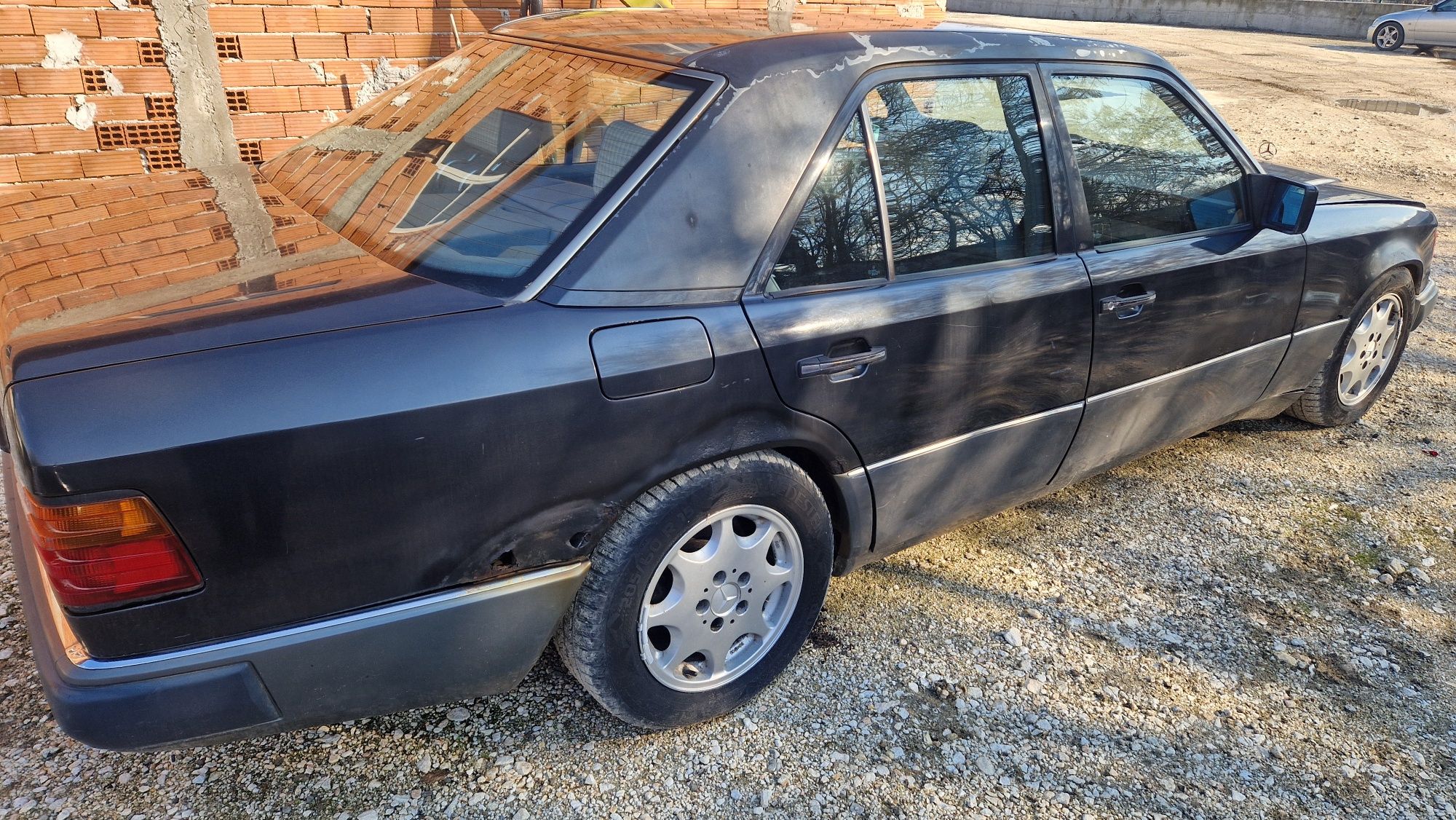 Мерцедес w124 260E