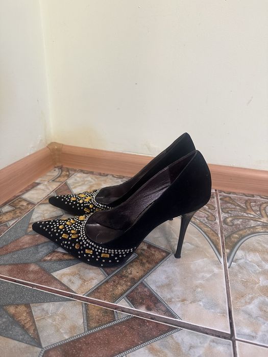 Вечерние замшевые туфли