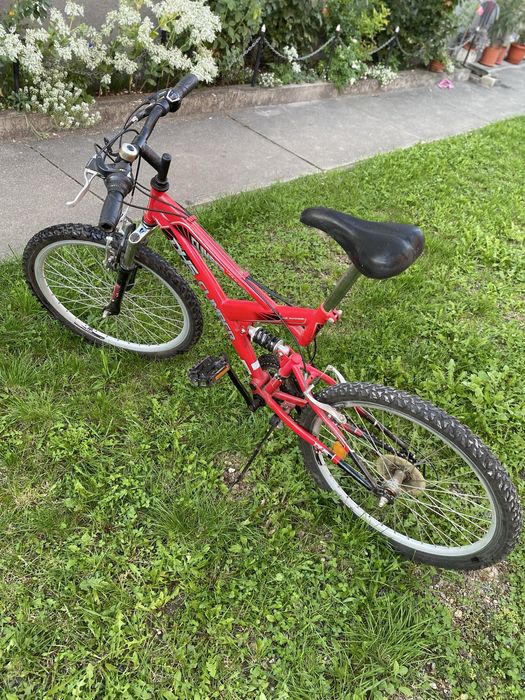 Bicicletā de vânzare.