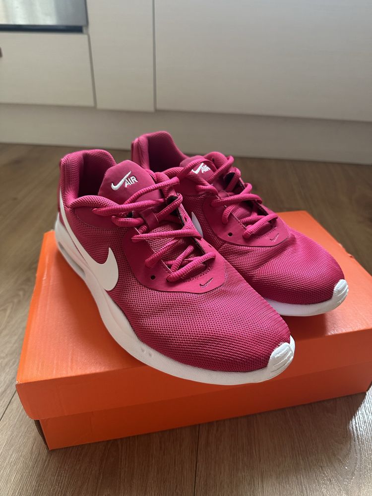 Дамски маратонки Nike