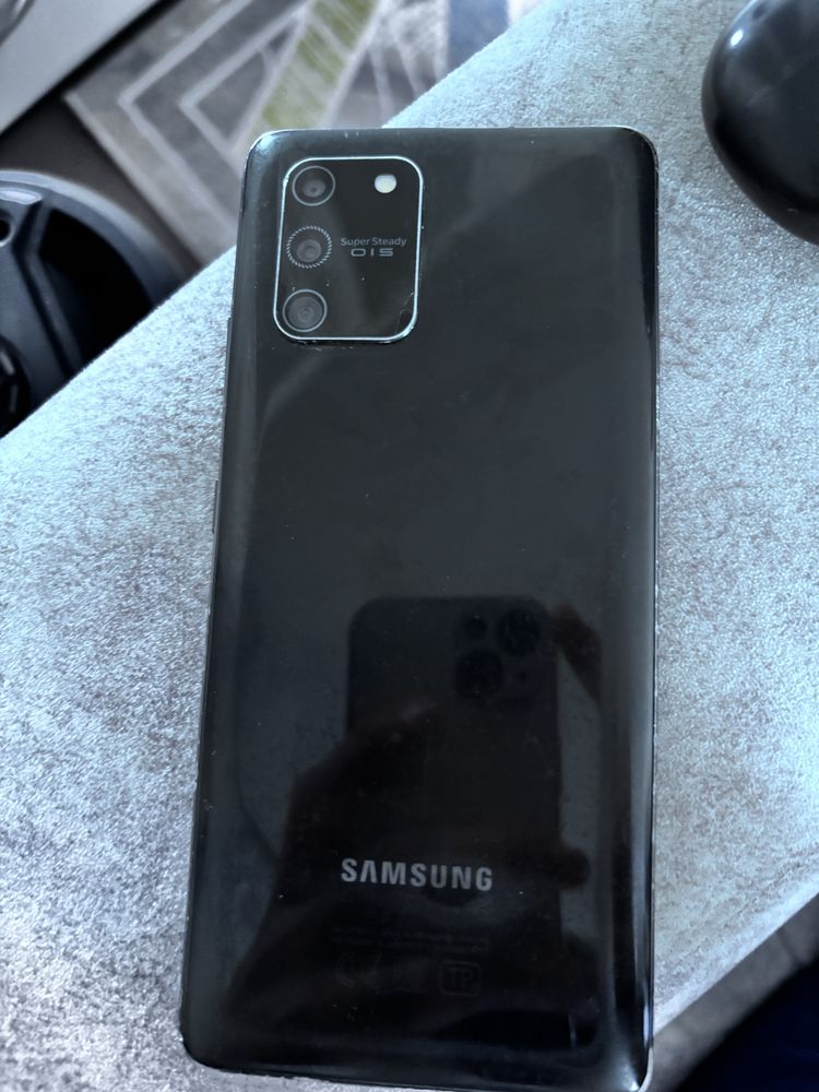 S10 lite samsung.