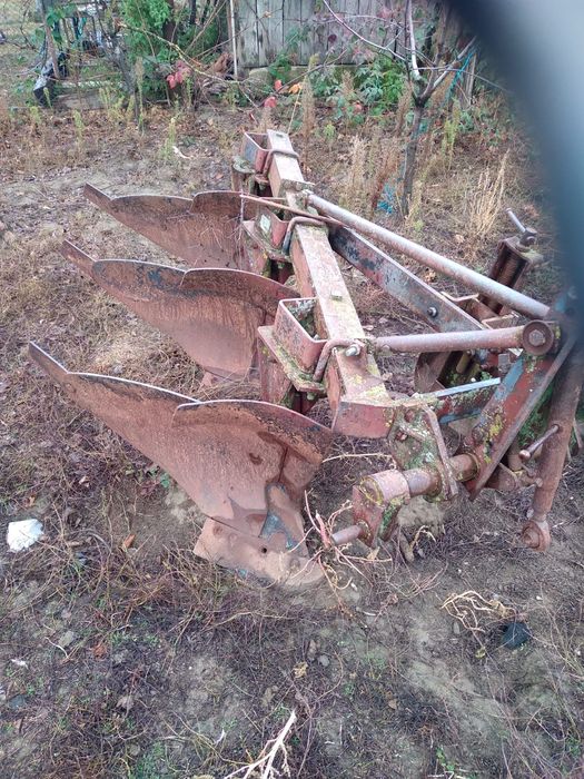 Tractor u650 cu plug și disc