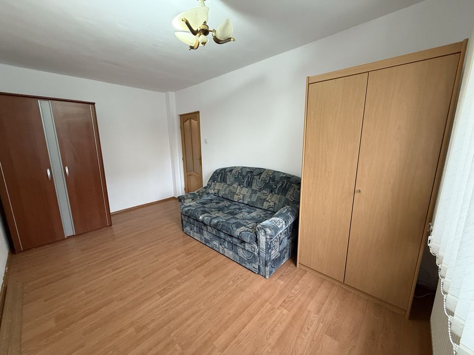 Inchiriez apartament cu 3 camere