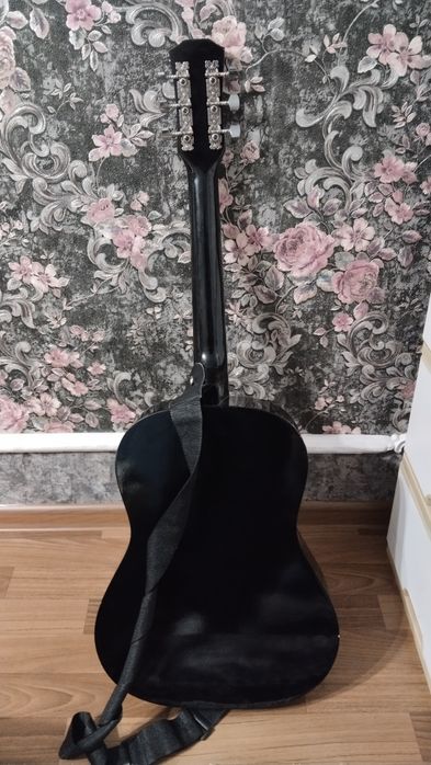 Продам гитару б/у в отличном состоянии