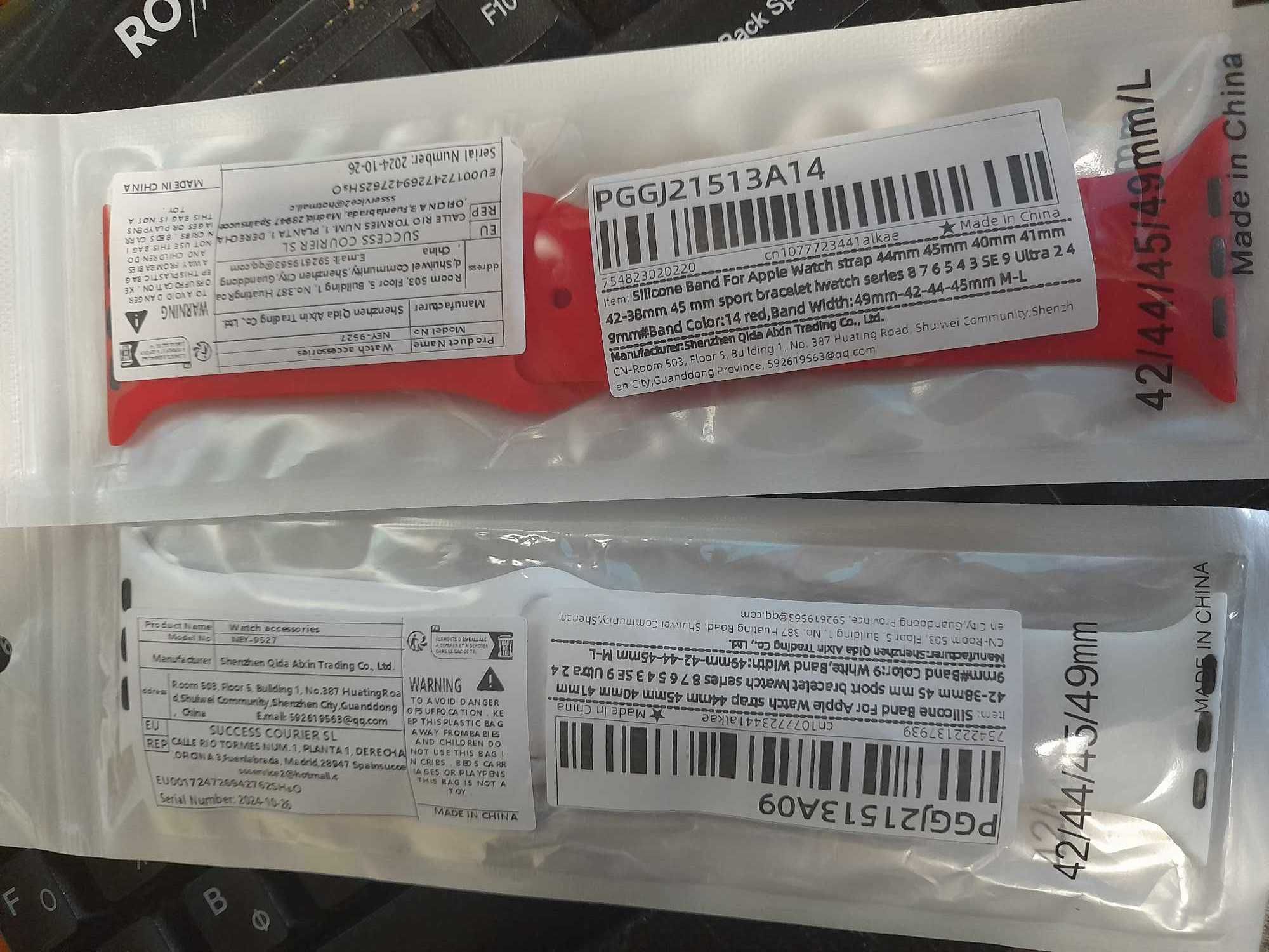 Два броя силиконова каишка за Apple Watch Часовник - бял и червен цвят