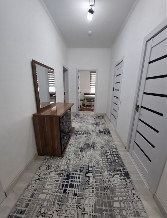 Срочна квартира сотилади сергели супутник 16 А метро 5 чи бекат енида