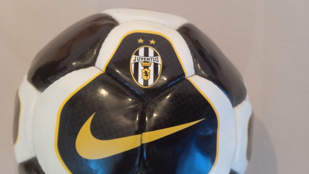 Minge de fotbal Nike - Juventus anii 90', foarte rara, pentru colectie