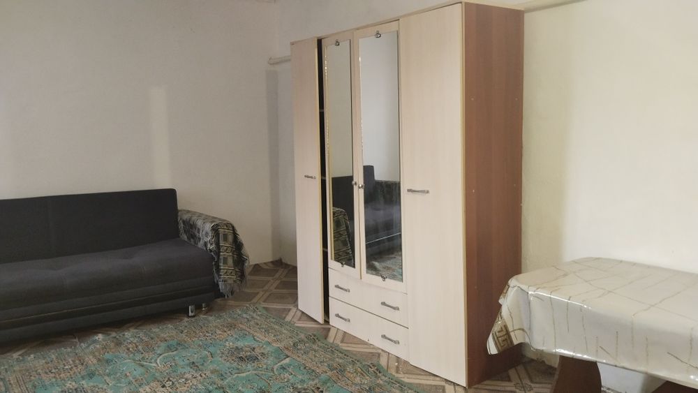 Времянка отдельный вход и двор