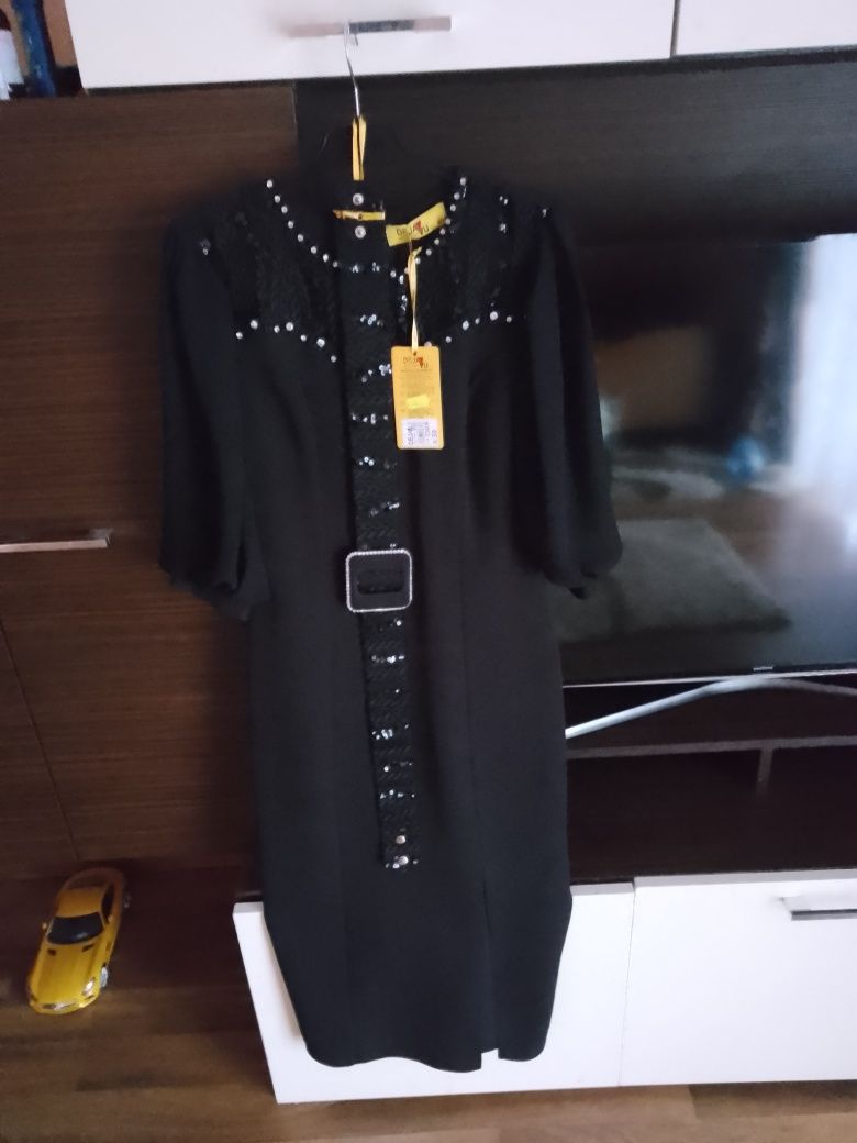 Rochie elegantă neagră