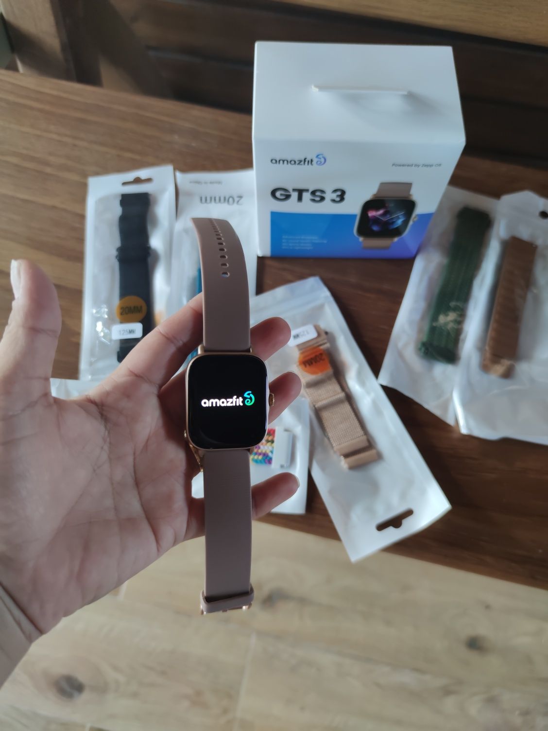 Ceas smartwatch Amazfit GTS 3, Terra Rosa+6 brățări cadou