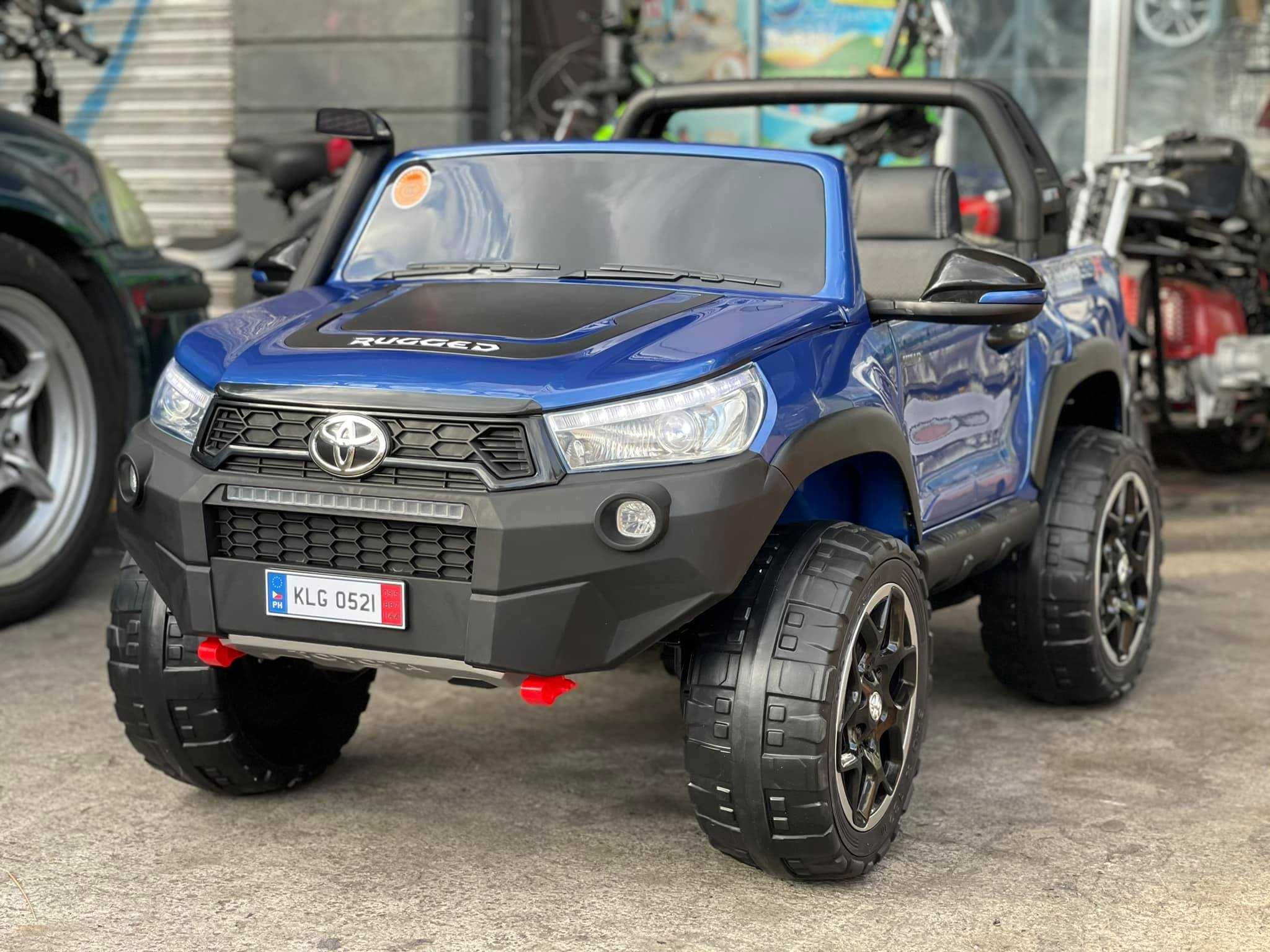 Masinuta electrica pentru 2 copii Toyota Hilux 4WD RuggedX 2021 #Blue