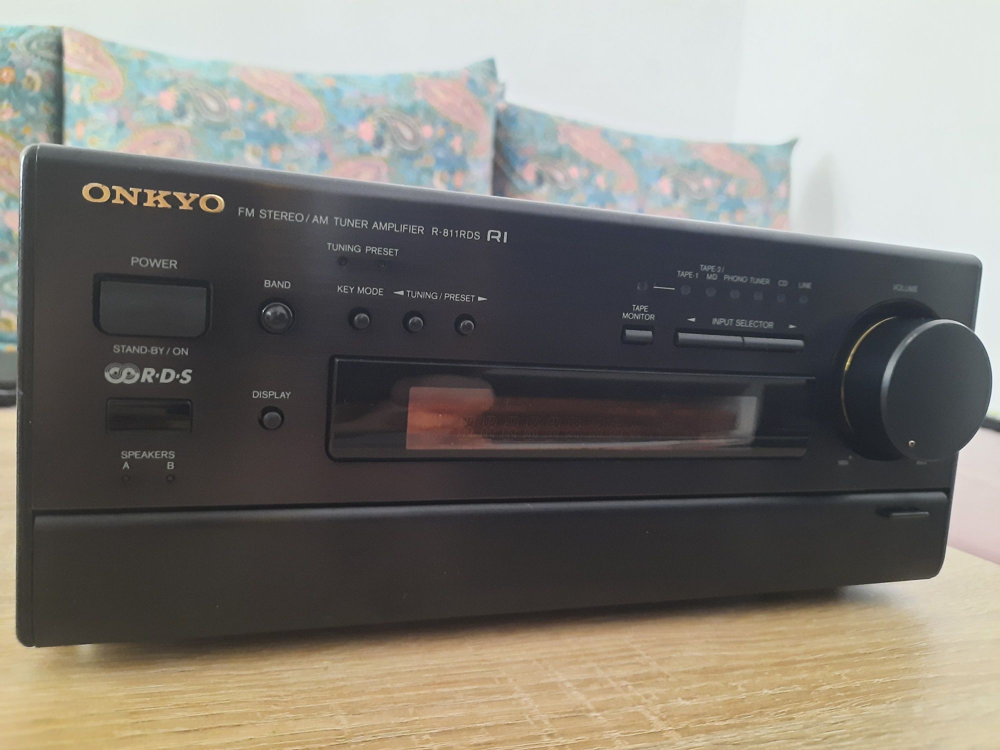 Onkyo R-811RDS ресивър (receiver, усилвател)