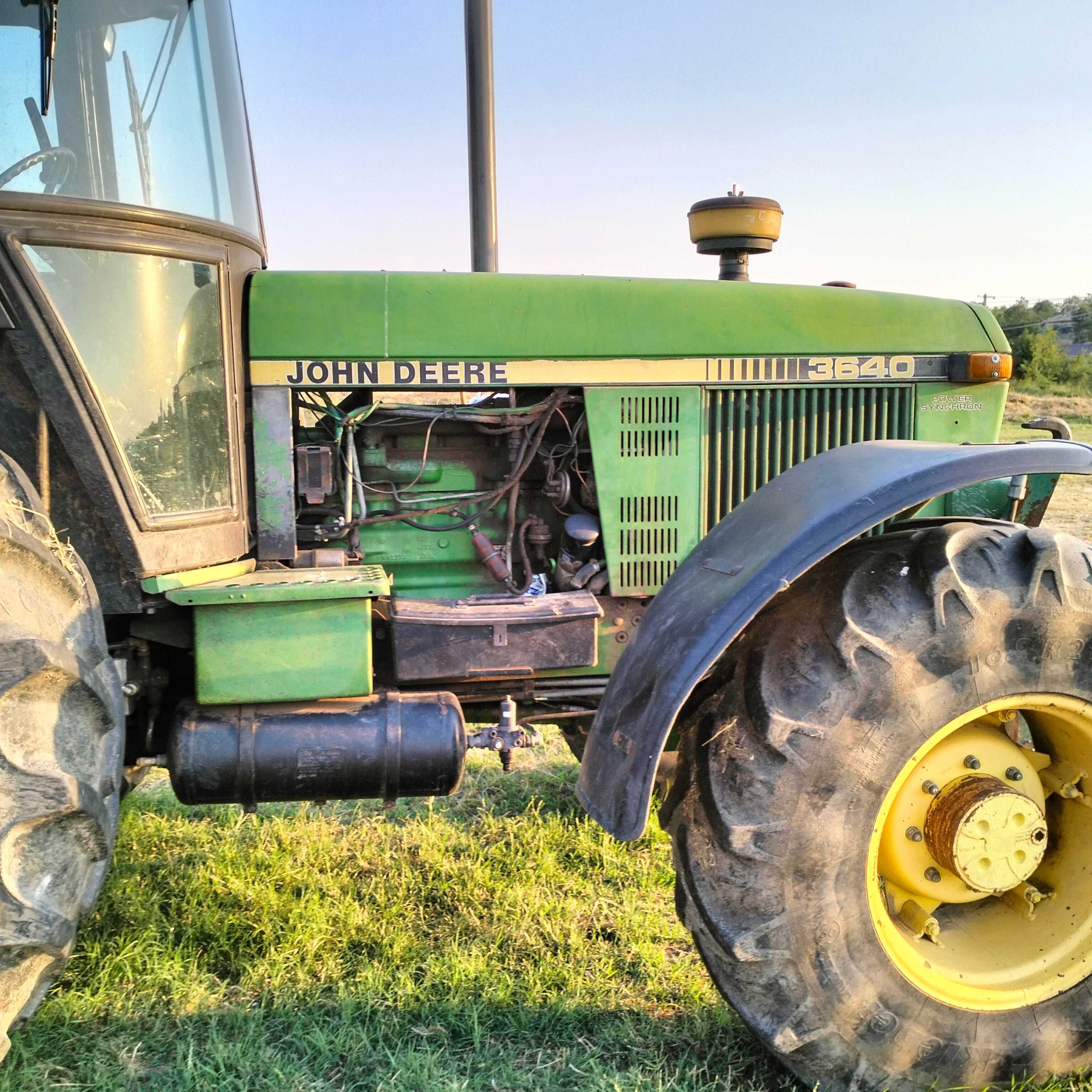 Vând JOHN DEERE 3640