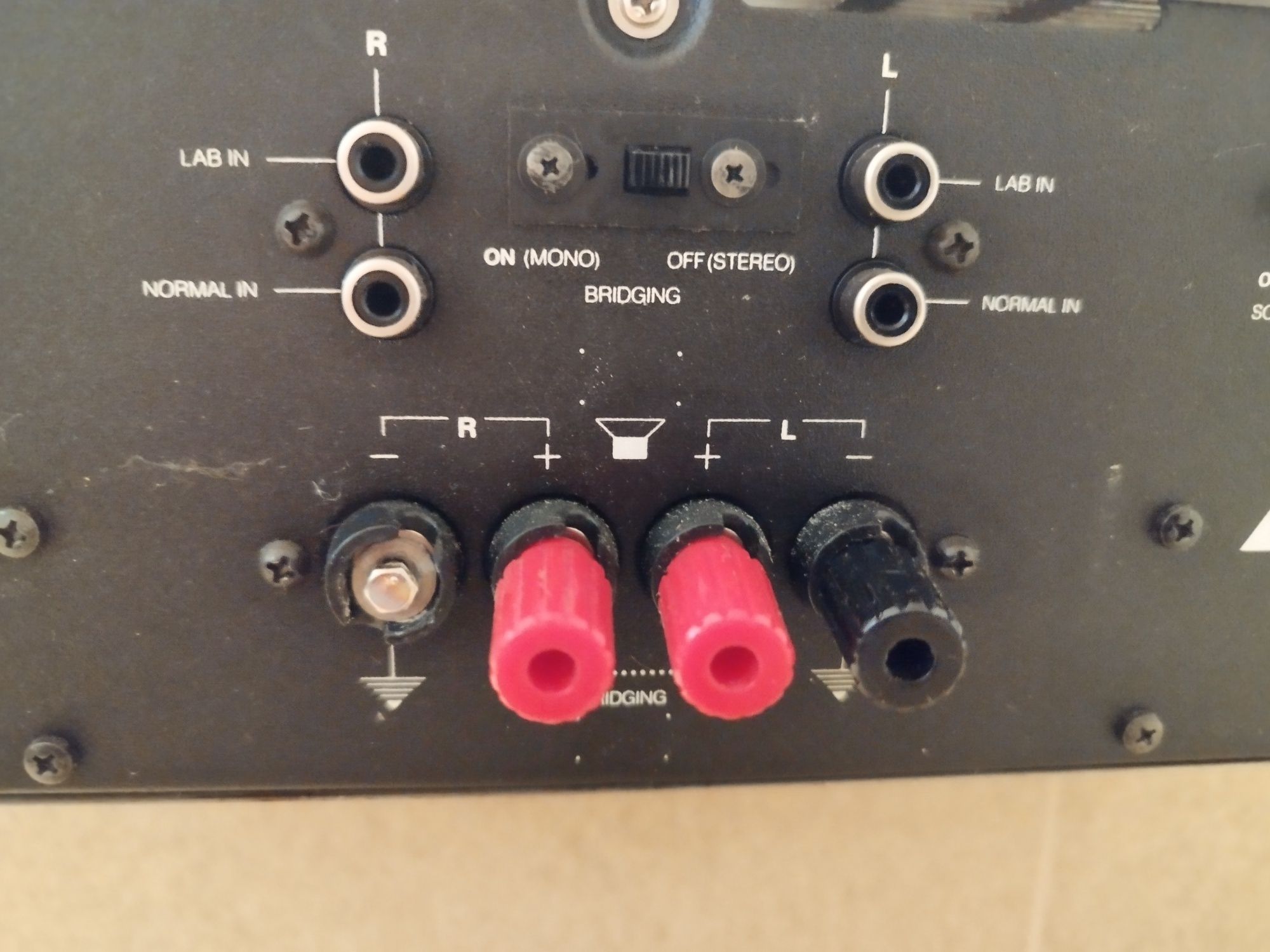 NAD 2200 power amplifier