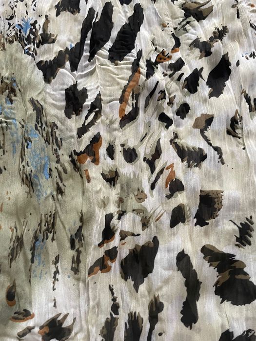 Vand bluzita umeri goi,imprimeu,M-L,dar e XL,sau L cu bust generos