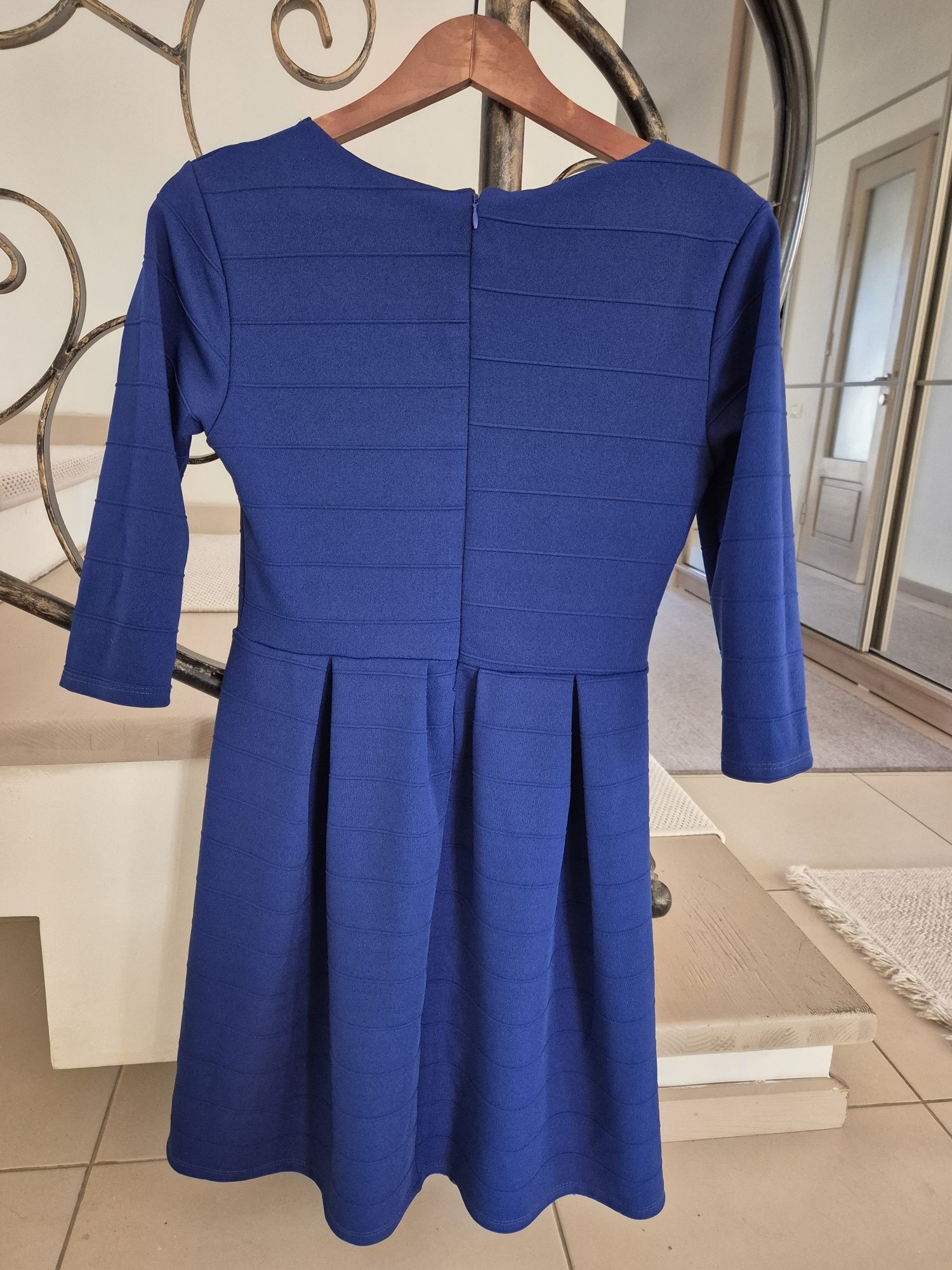 Rochie grosuta,din material plin