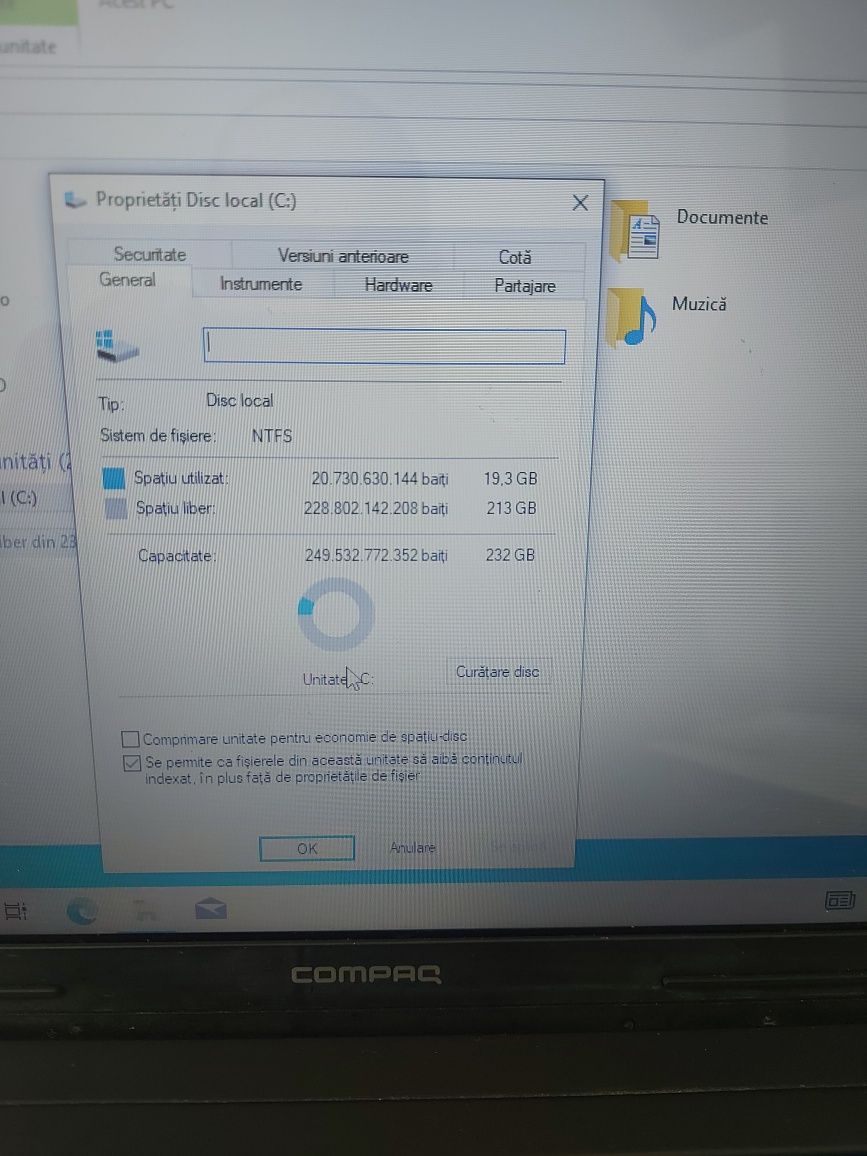 Laptop compaque  15"      i3  4 giga  ram