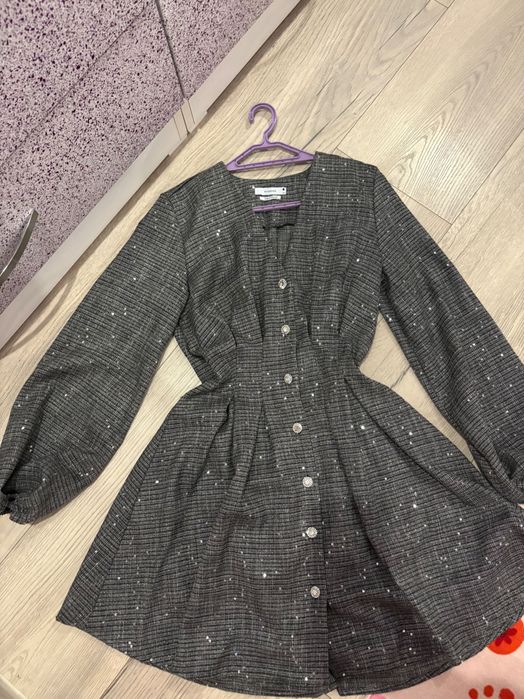 Бляскави дамски рокли и поли