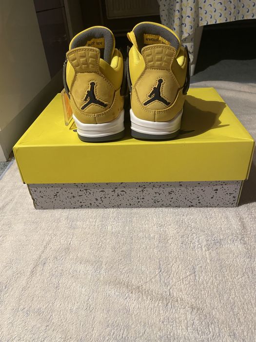 Jordan Retro 4 Yellow