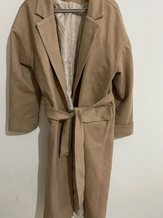 Пальто  осеннее    женское    срочно  продам.   Безторг