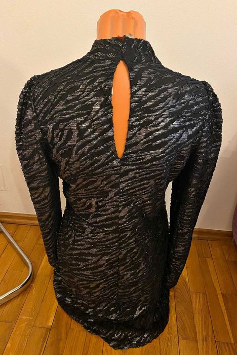 Rochie bodycon pe gat cu imprimeu stralucitor Orsay