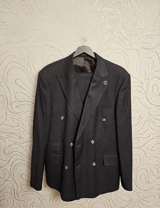 Продам костюи и куртку на зиму