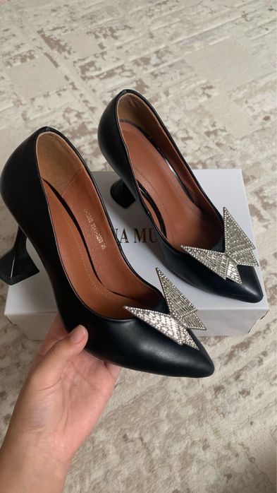 Туфли черная 35 размер..