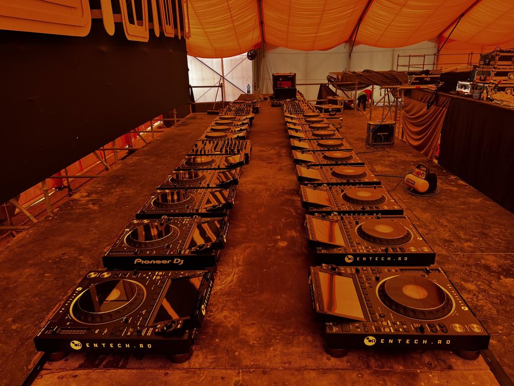INCHIRIEZ Pupitru DJ Pioneer CDJ 3000/2000nxs2 , DJM/XONE