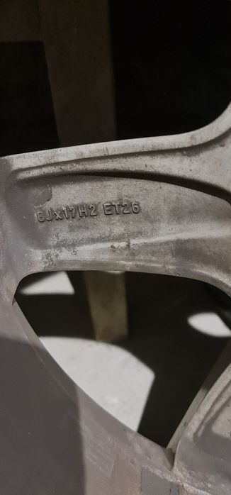 Vând jante R17 cu cauciucuri