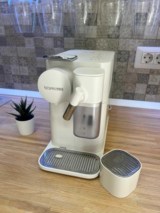 Espressor Delonghi Lattissima One Nespresso