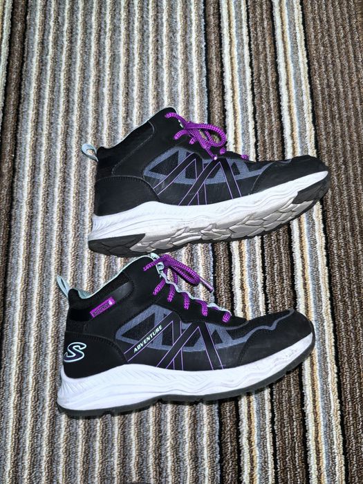 Vând pantofi sport Skechers