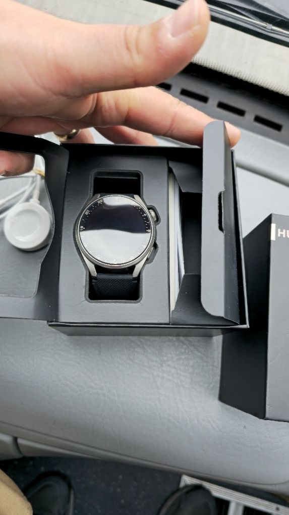 Huawei watch 3 pro неразличими от нов.